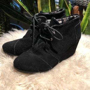 Toms wedge black booties!
